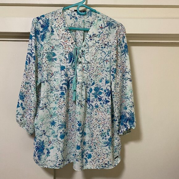 Tahari Tops - 3/4 length sleeve, off-white blouse w/blue floral design, size XL